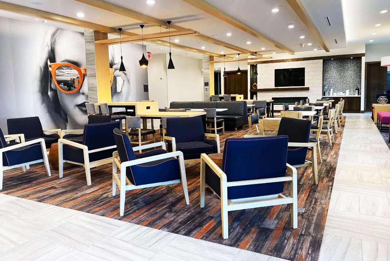 La Quinta Inn & Suites By Wyndham Pflugerville Esterno foto